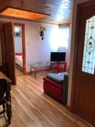 Green Lane Apartment - Image 1