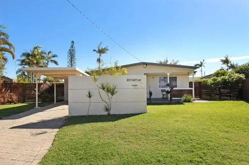 6 Botany Court Marcoola Beach Pet Friendly 500 Bond - Image 1