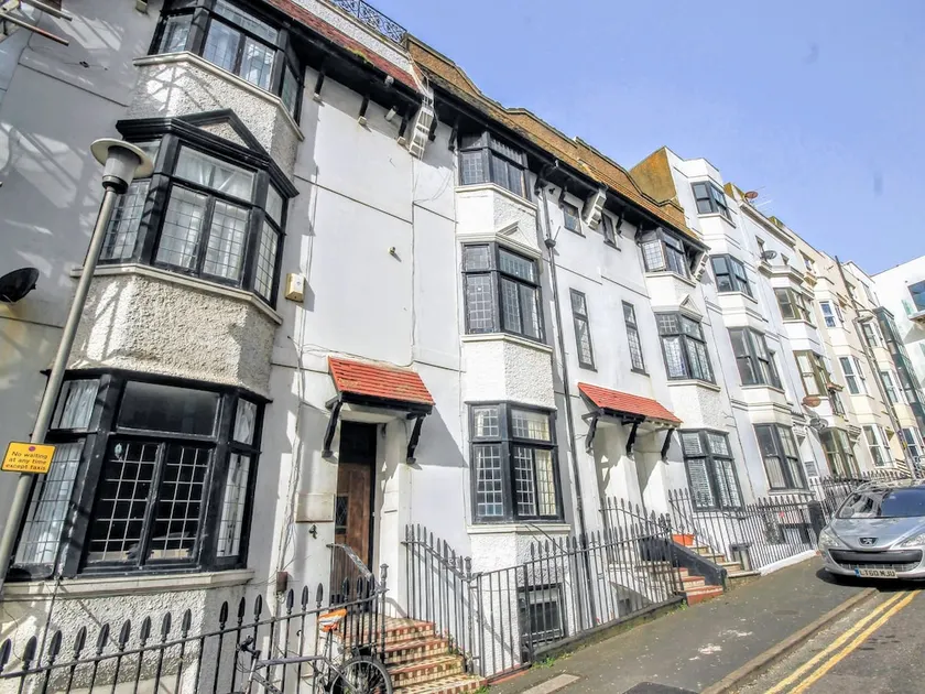 Queens Square Brighton - Guest Homes - Image 1