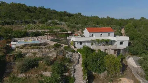 B&B On The Rocks - Image 1