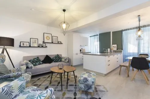 Honeymoon Apartment - Image 1