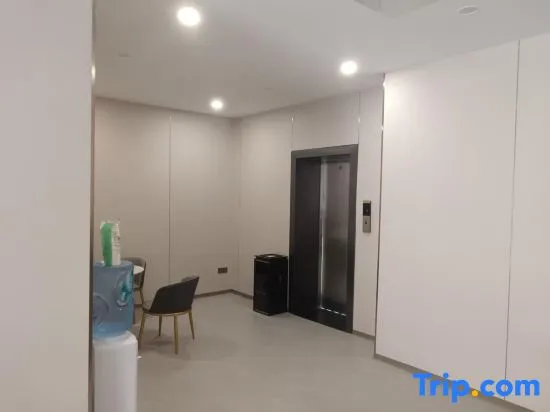 Meeting You Apartment (Luohu Port Branch) - Image 1