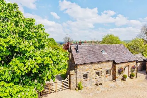 Harewood Cottage Peak District - Image 1