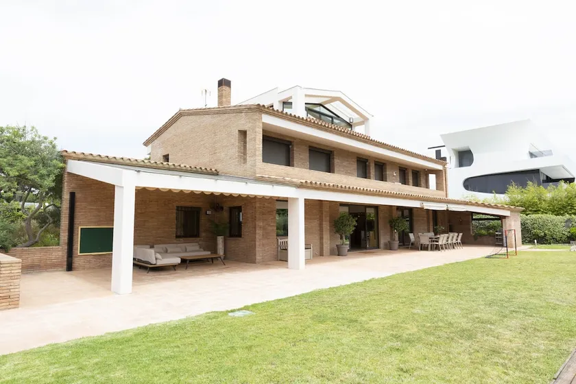 Olala Gava Beach Villa - Image 1