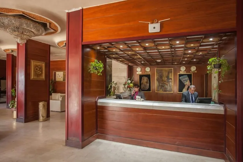Pyramids Plaza Hotel - Image 1