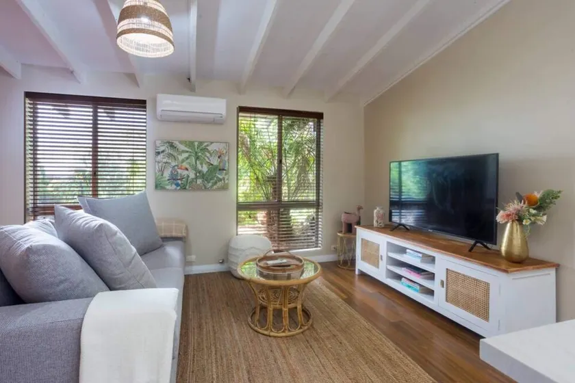 Lovely 1BR in Beachy Scarborough - Image 1
