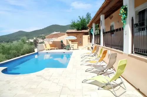Villa de 3 chambres avec vue sur la ville piscine privee et jardin clos a Callas - Image 1