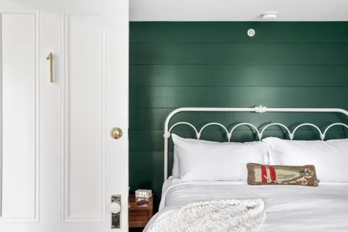 Seaside Inn - Image 1