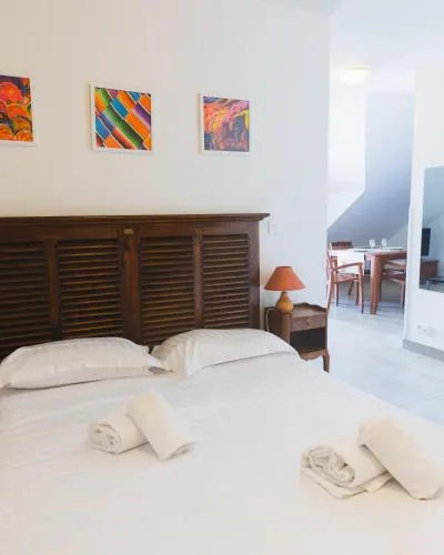 Hotel et Studios Le Marina - Image 1