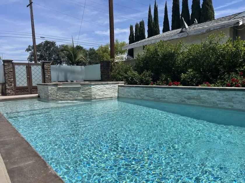 Beautiful Remodel 3 Bedroom 2 Bathroom Home With Pool & Jacuzzi - Image 1