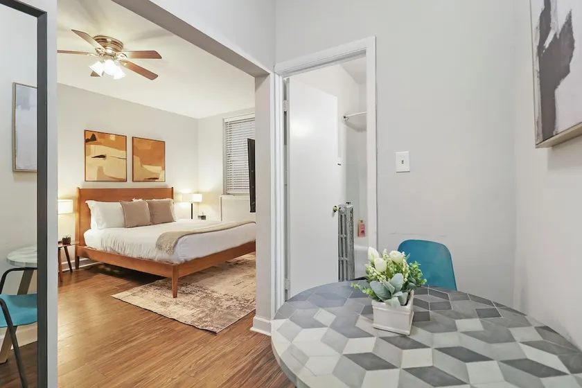 Trendy Studio Apt - Kenwood rep - Image 1