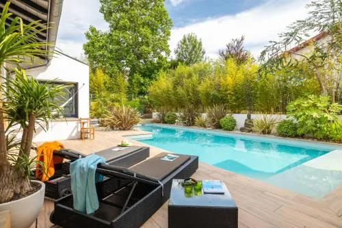 Easy Clés- Gorgeous 4 bedrooms villa with heated pool + A/C - Image 1
