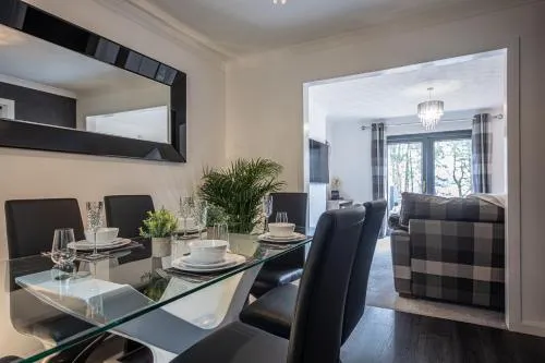 Modern 2 Bedroom House - Image 1