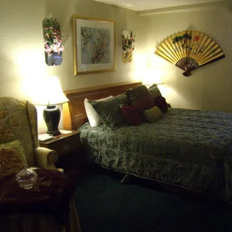 Express Inn & Suites - Image 1