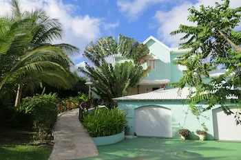 Seaberry Tropical Villa - Image 1