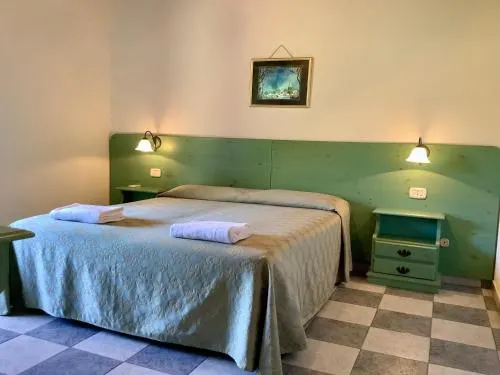 Hotel Golfo Del Leone - Image 1