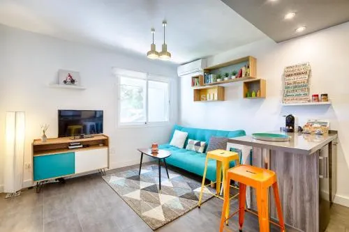 Beachside cosy apartment with pool - Image 1