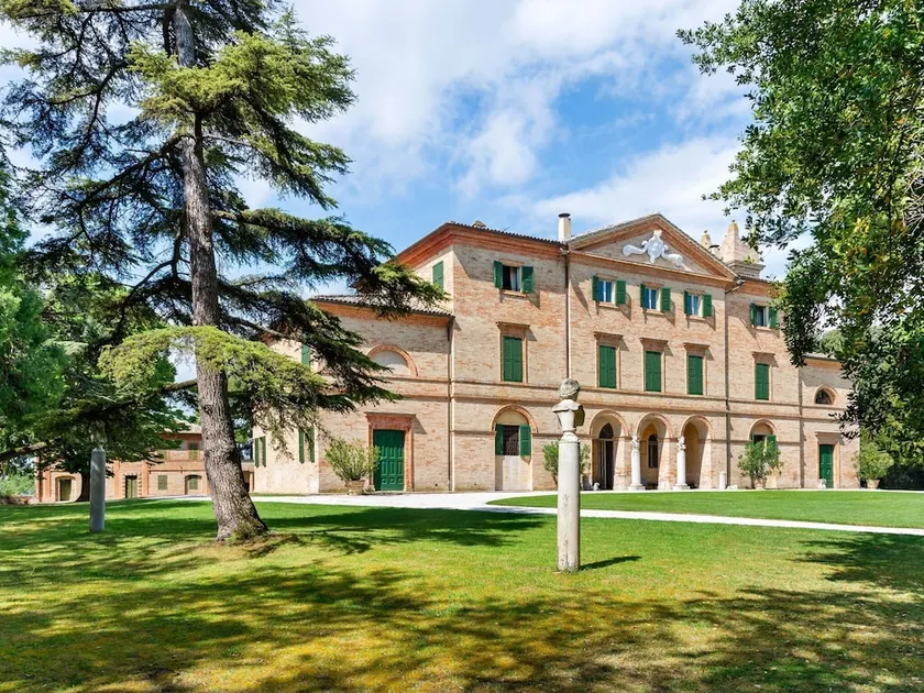Traditional Villa in Filottrano With Swimming Pool - Image 1