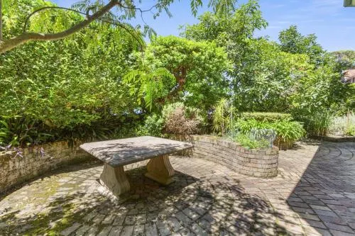 Summery Spacious 4 Bed Home In Kurraba Point - Image 1