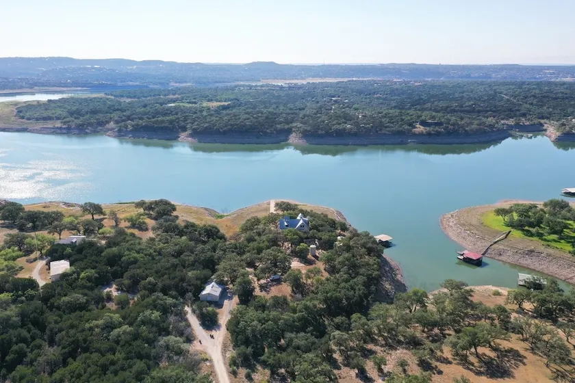 Luxury Lakefront Escape on Lake Travis - Image 1