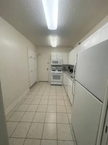 Fantastic 2 BR Condo @Crystal City With Gym - Image 1