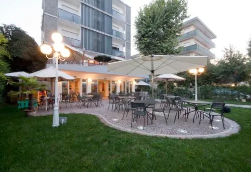 Hotel Corona - Image 1