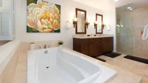 White Coral Exceptional 4br Kamilo Home With Ocean View And Bikes - Image 1