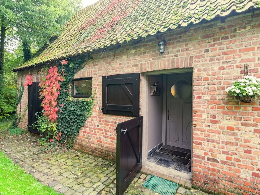 This Accommodation is Full of Atmosphere and on a Beautiful Estate - Image 1