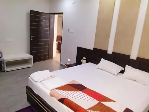 Hotel Radhika by OYO Rooms - Image 1