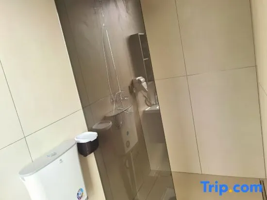 Qitian Hotel - Image 1