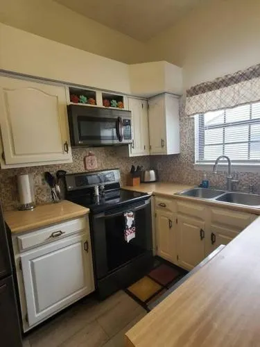 Cozy Indy Home - Image 1