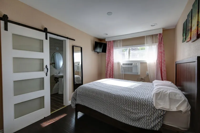 Tradewinds All Suite Hotel - Image 1