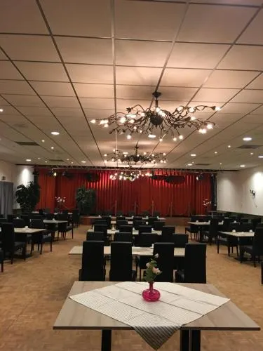 Hotel Het Gemeentehuis Uithuizen - Image 1