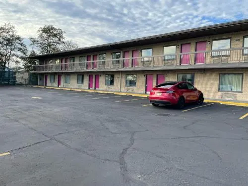 Express Inn -Rahway - Image 1