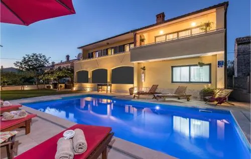 3 Bedroom Lovely Apartment In Svetvincenat - Image 1