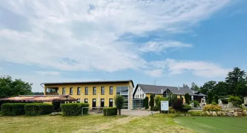 Restaurace A Penzion Golf Jested - Image 1