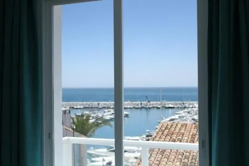 Luxury Holiday Apartment in Puerto Banus Marina with sea views - Image 1