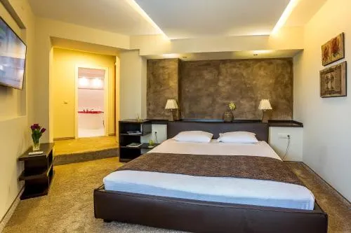 Perla Hotel - Image 1