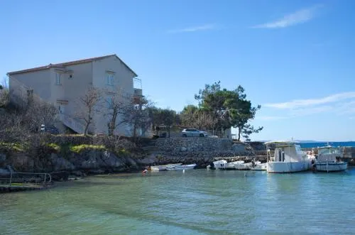 Seaside Varsan - Image 1