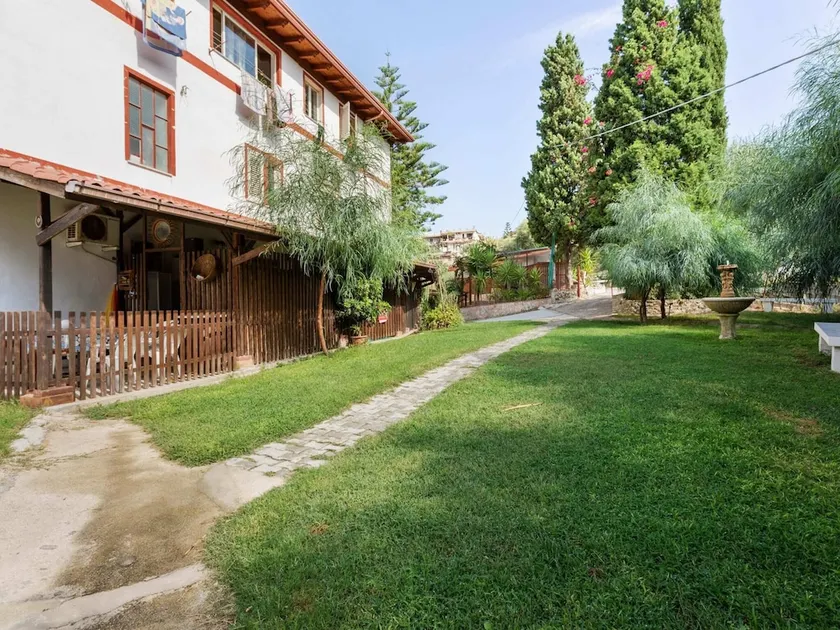Apartment in a Beautiful Villa, Surrounded by Nature and Near the sea - Image 1