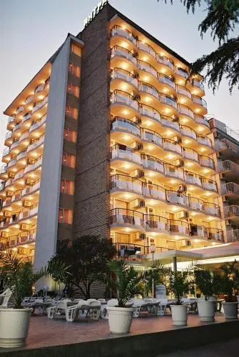 Hotel Yantra - Image 1