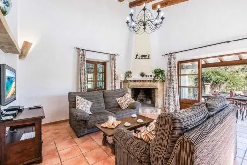 Villa in Cala San Vicente Sleeps 6 includes Swimming pool Air Con and WiFi 2 6 - Image 1