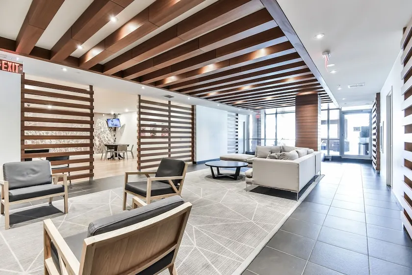 Modern High-Rise 1BR Oasis walk to CN Tower & Lake - Image 1