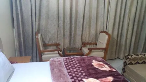 Harman Hotel And Restaurant - Image 1