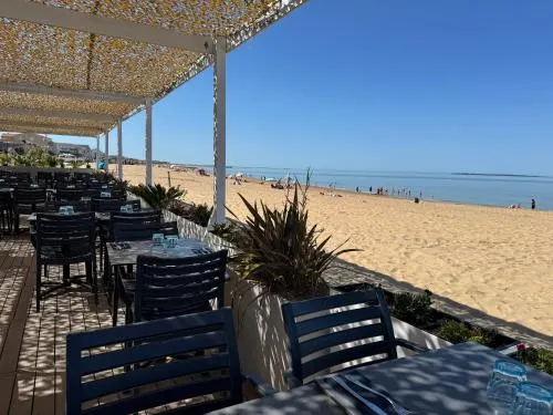 L'acadie Brasserie Plage - Image 1