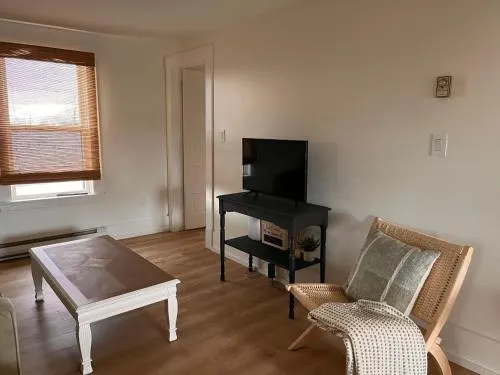 Valley Pearl Suite | 2 BDRM sleeps 6, full kitchen - Image 1
