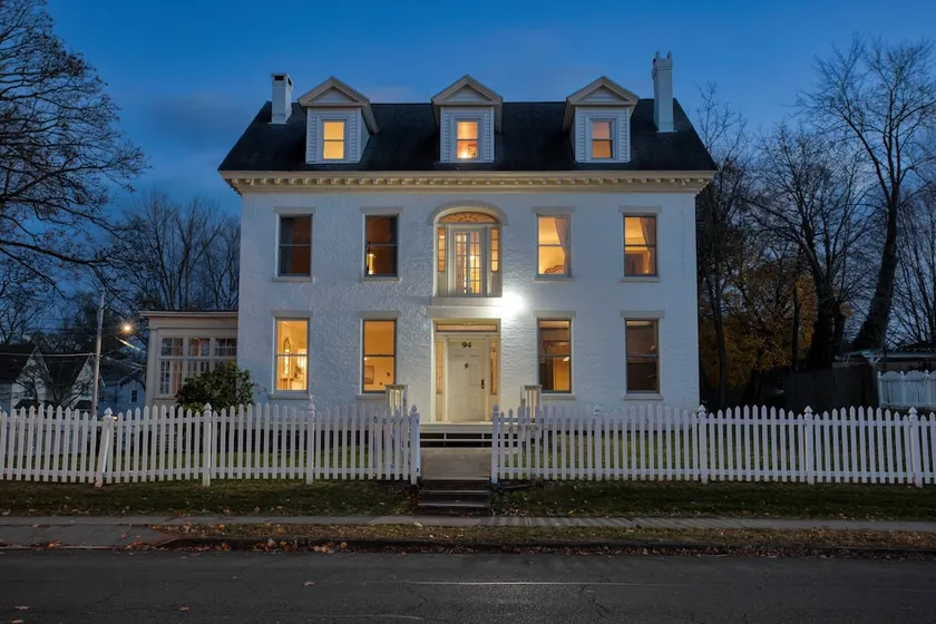 Elliot by Avantstay Historic Character Home in Great Location! - Image 1