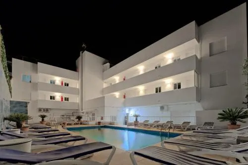 Apartamentos Es Retiro - Image 1