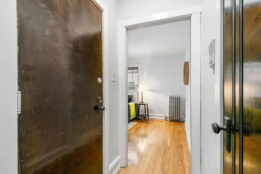 1BR Chicago-style Apartment Close to Everything! - Image 1