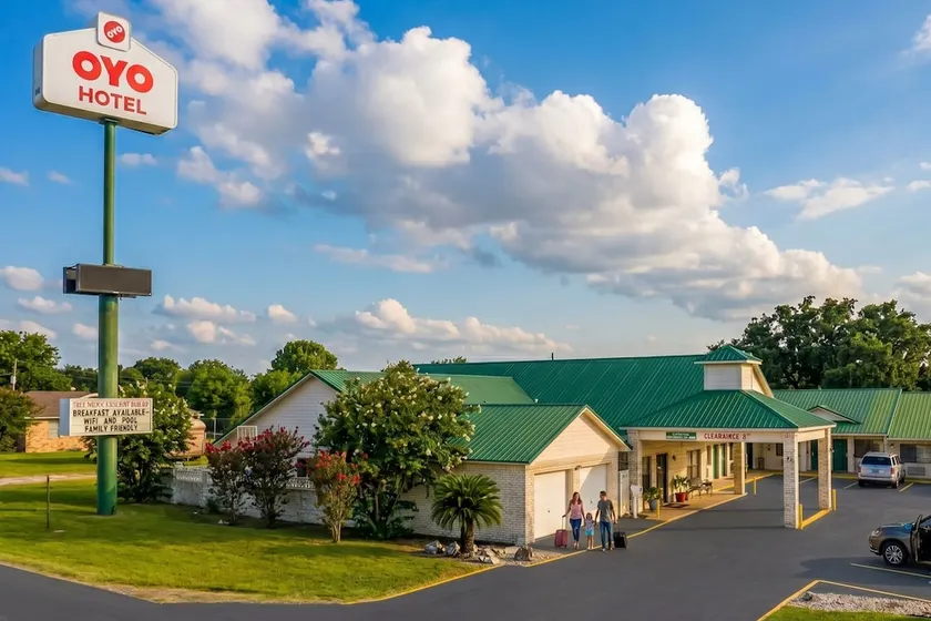 Regency Inn & Suites - Image 1